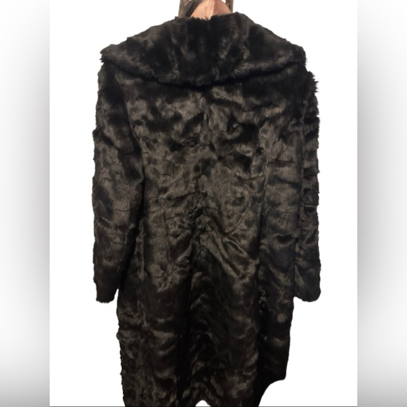 Luxurious & Elegant Black Faux Fur Coat - Picture 2 of 12